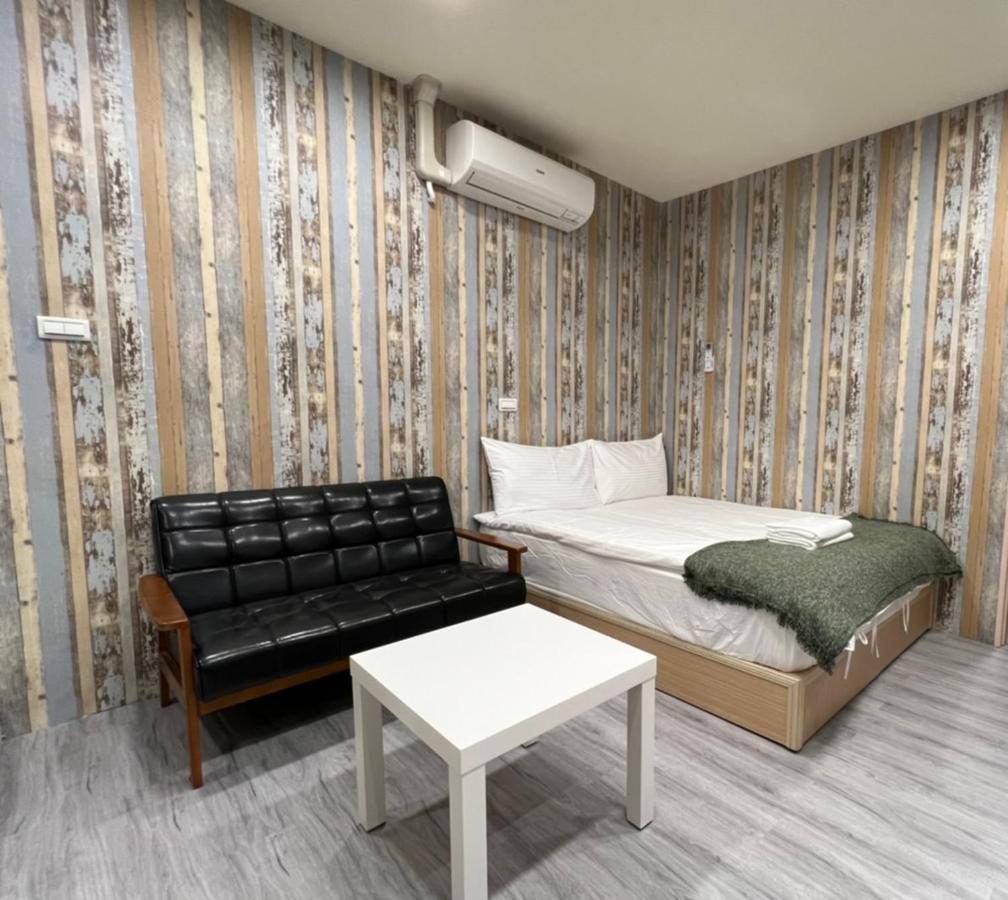 Reise Guesthouse 喜遊旅宿 ゲストハウス 旅マニア ไถหนาน ภายนอก รูปภาพ